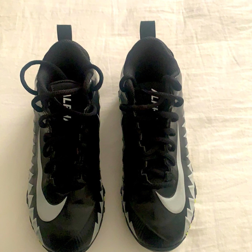 Nike Boys football cleats Sz 1 NWOT
